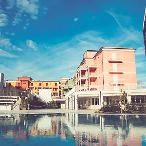 Ai Pozzi Village & 4*, Loano Italien